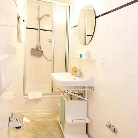 Goldener Loewe Szálloda *